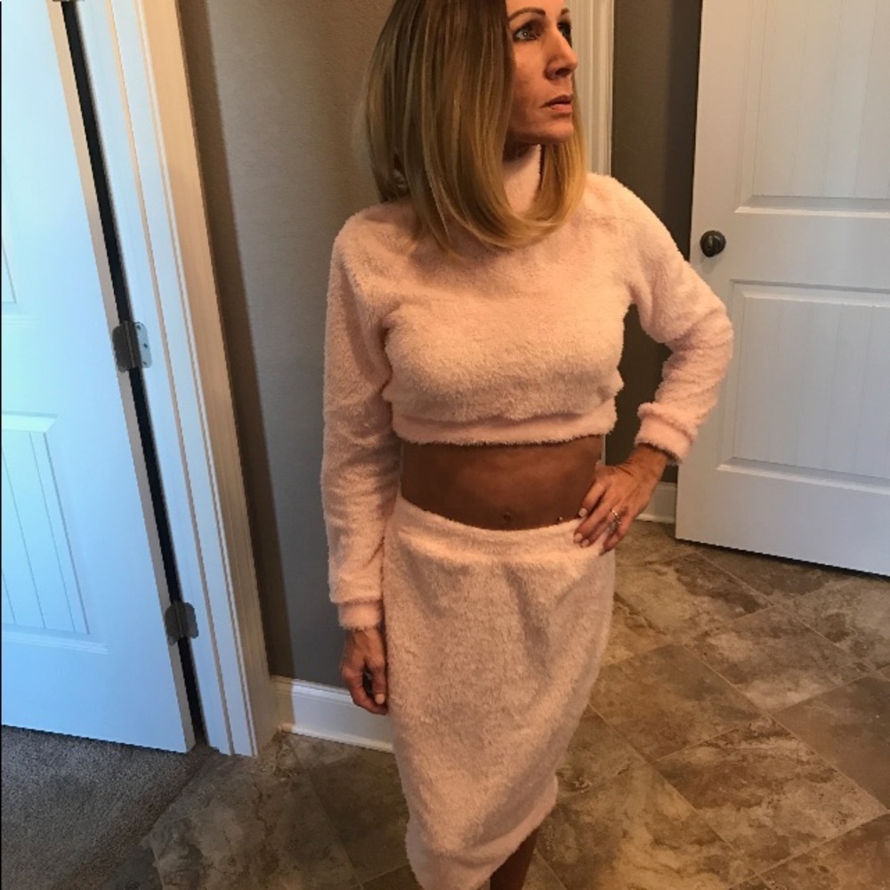 White crop top & skirt combo. Sooo soft!